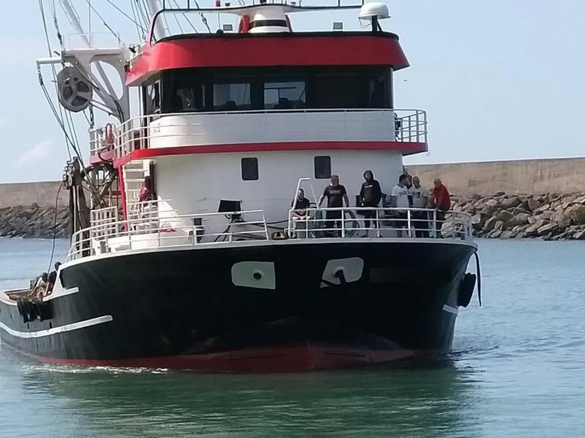بحری جہاز فروخت کے لیے