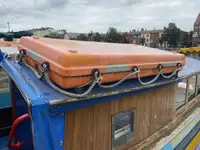 بحری جہاز فروخت کے لیے
