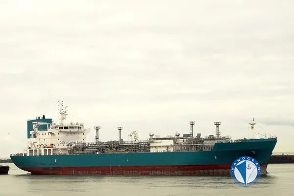 Oil/Chemical tanker for sale