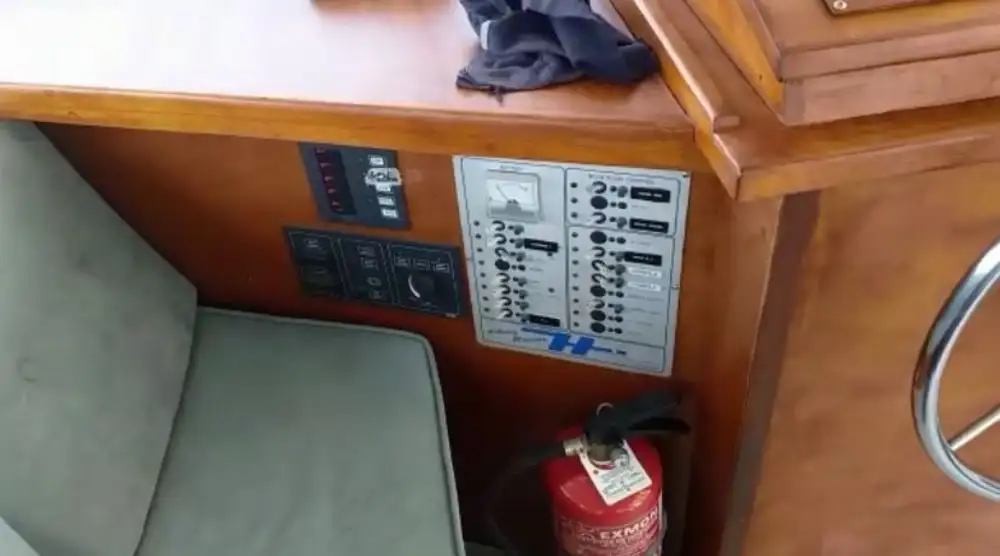 عملے کی کشتی فروخت کے لیے