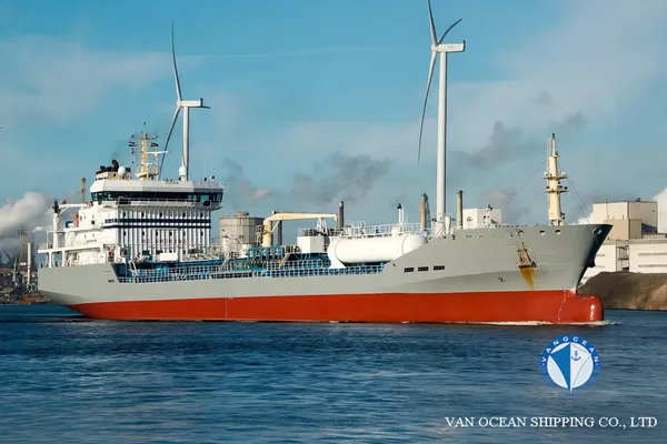 Oil/Chemical tanker for sale