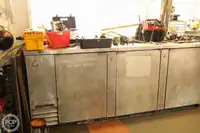 بحری جہاز فروخت کے لیے