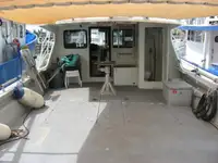 عملے کی کشتی فروخت کے لیے