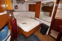 تحقیقی جہاز فروخت کے لیے