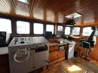 ٹراولر فروخت کے لیے