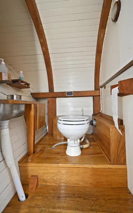 بحری جہاز فروخت کے لیے