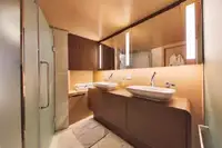 کروز جہاز فروخت کے لیے