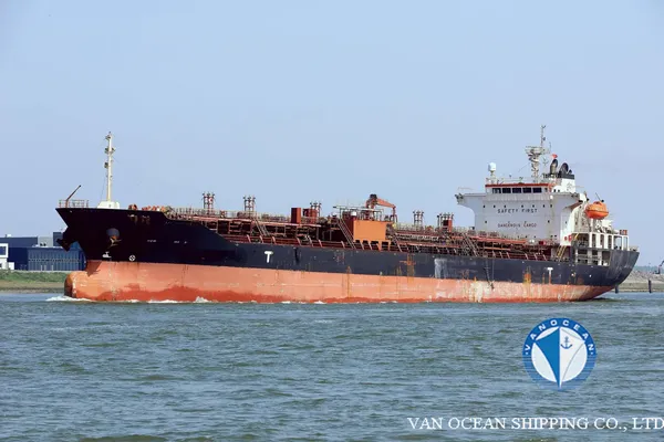 Oil/Chemical tanker for sale