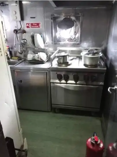 بحری جہاز فروخت کے لیے