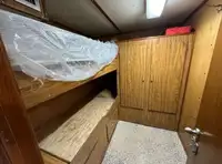 عملے کی کشتی فروخت کے لیے