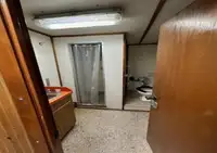 عملے کی کشتی فروخت کے لیے