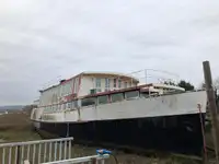 بحری جہاز فروخت کے لیے