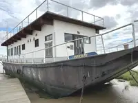 رہائشی بارج فروخت کے لیے