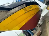 عملے کی کشتی فروخت کے لیے