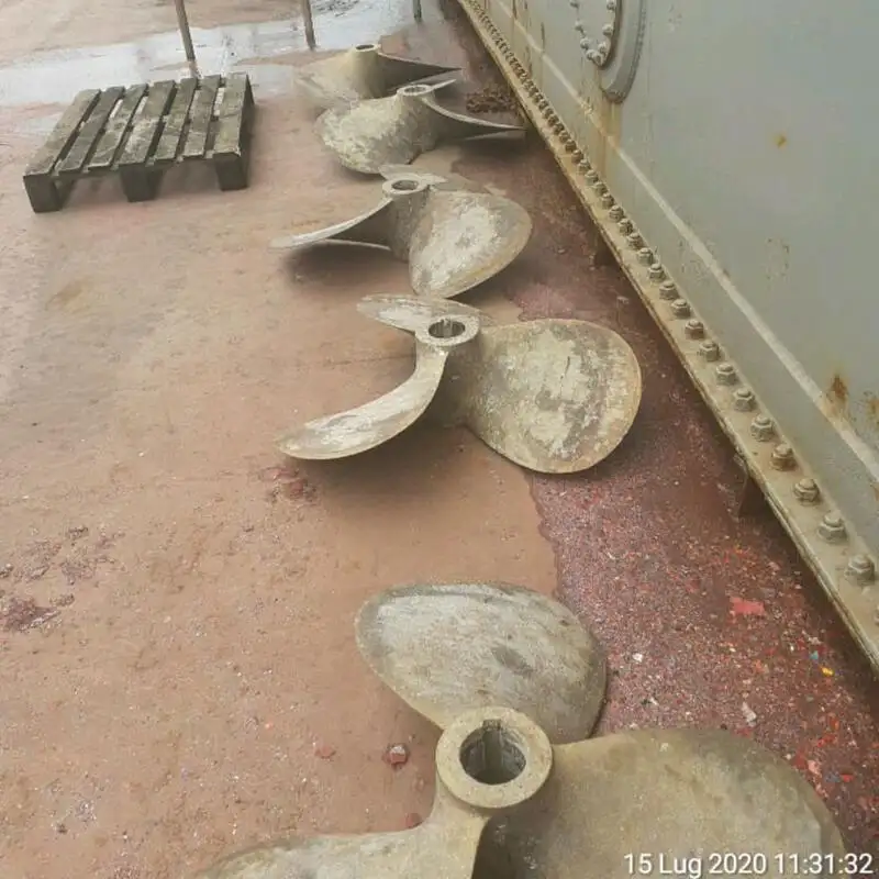 عملے کی کشتی فروخت کے لیے