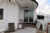 بحری جہاز فروخت کے لیے