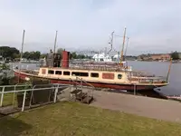 بحری جہاز فروخت کے لیے