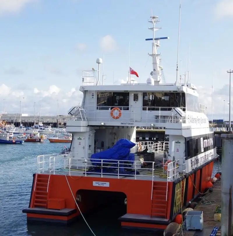 کنٹینر جہاز فروخت کے لئے