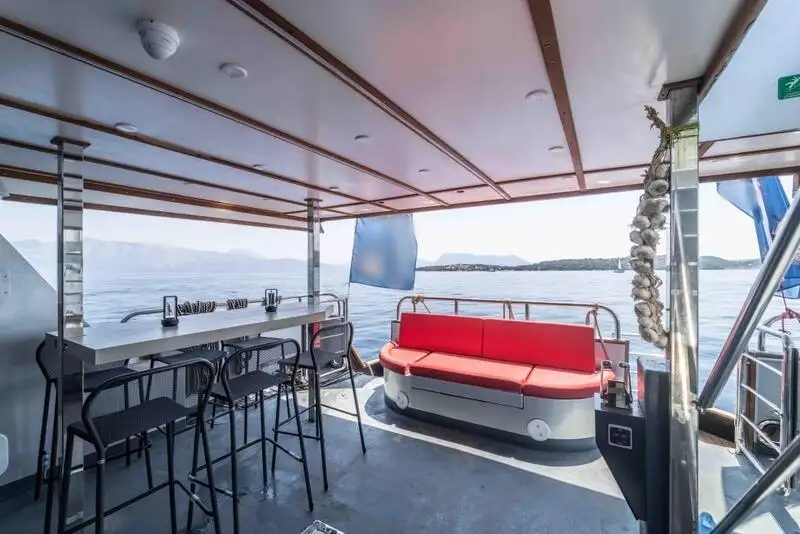 موٹر جہاز فروخت کے لئے