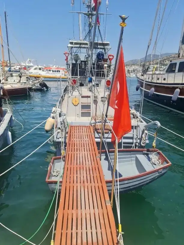 آگ کی کشتی فروخت کے لئے